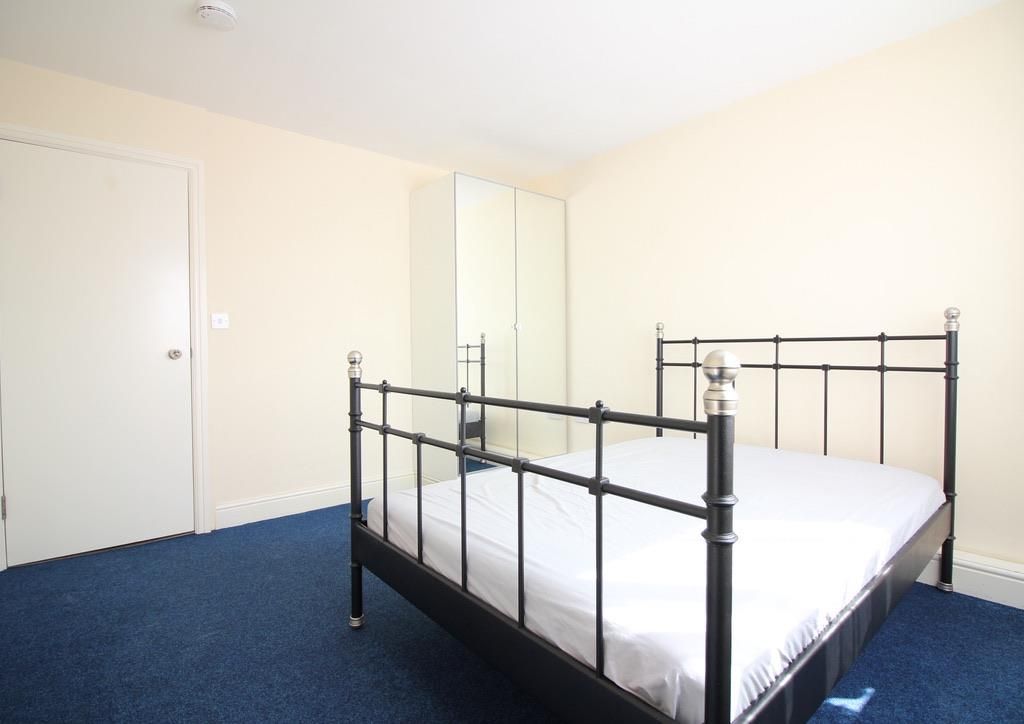 Room to rent in Humber Way, Langley, Slough SL3, £695 pcm