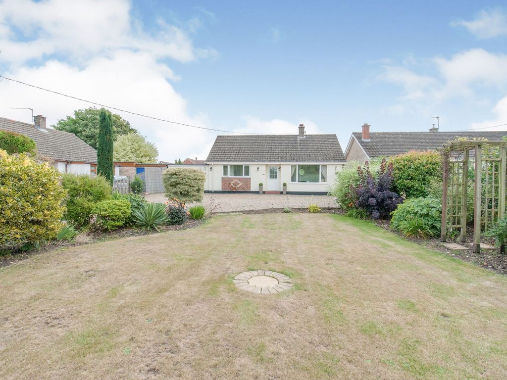 3 bed bungalow for sale in Mill Road, Barningham, Bury St. Edmunds, Suffolk IP31, £350,000