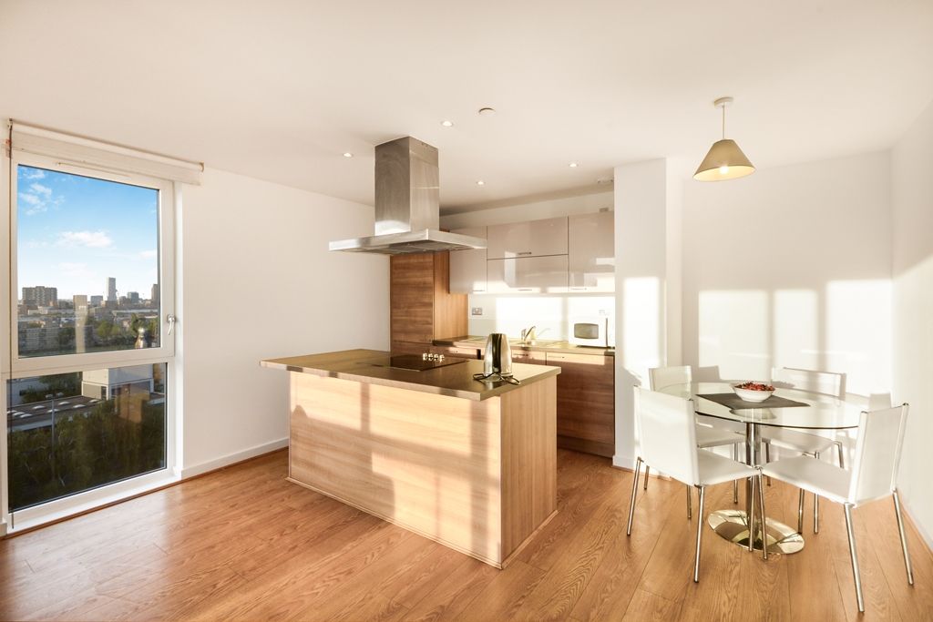 2 bed flat for sale in Hay Currie Street, London E14, £515,000