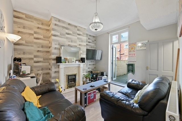 4 bed terraced house to rent in Hesketh Street, Ashton-On-Ribble, Preston PR2, £477 pppm