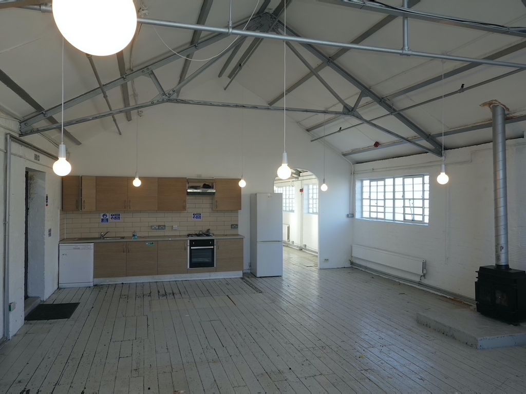Warehouse to let in Gillett Square, Dalston N16, £29,000 pa