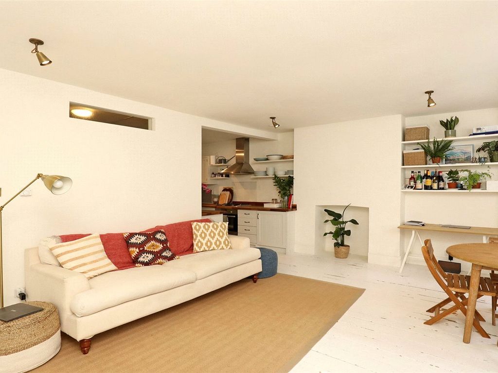 2 bed flat to rent in Powis Gardens, Notting Hill W11, £2,817 pcm
