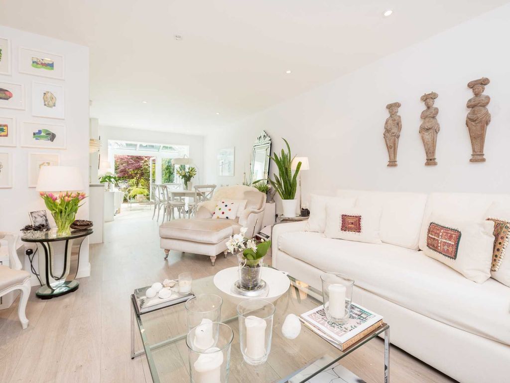 3 bed property for sale in Cranbourne Close, Norbury SW16, £600,000