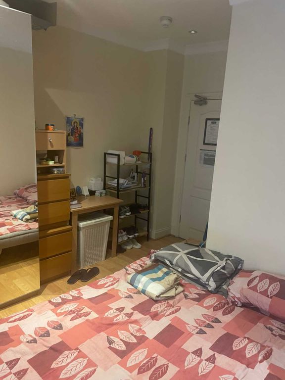 Studio to rent in High Street, Acton W3, £1,150 pcm