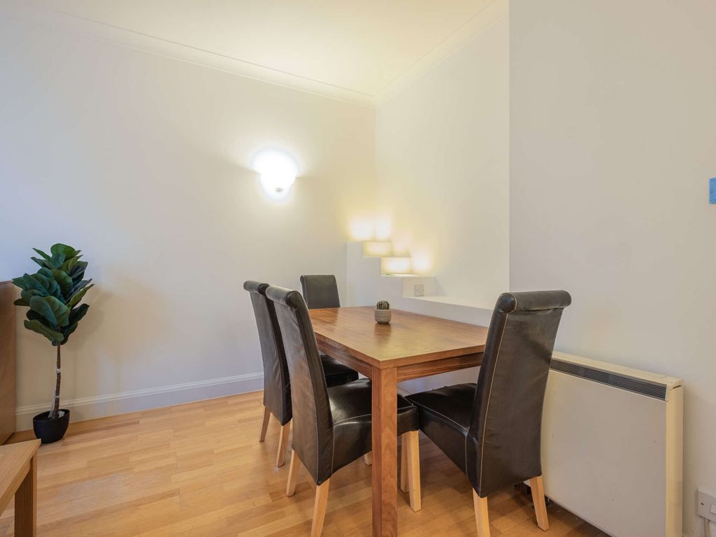 1 bed flat for sale in County Hall Apartments, York Road, Westminster SE1, £500,000