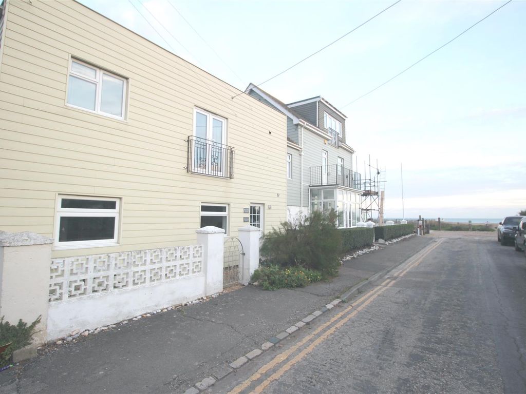 2 bed flat to rent in Collier Road, Pevensey Bay, Pevensey BN24, £1,100 pcm