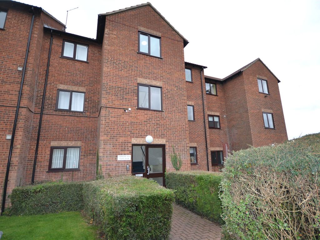1 bed flat to rent in Haslers Lane, Dunmow CM6, £825 pcm