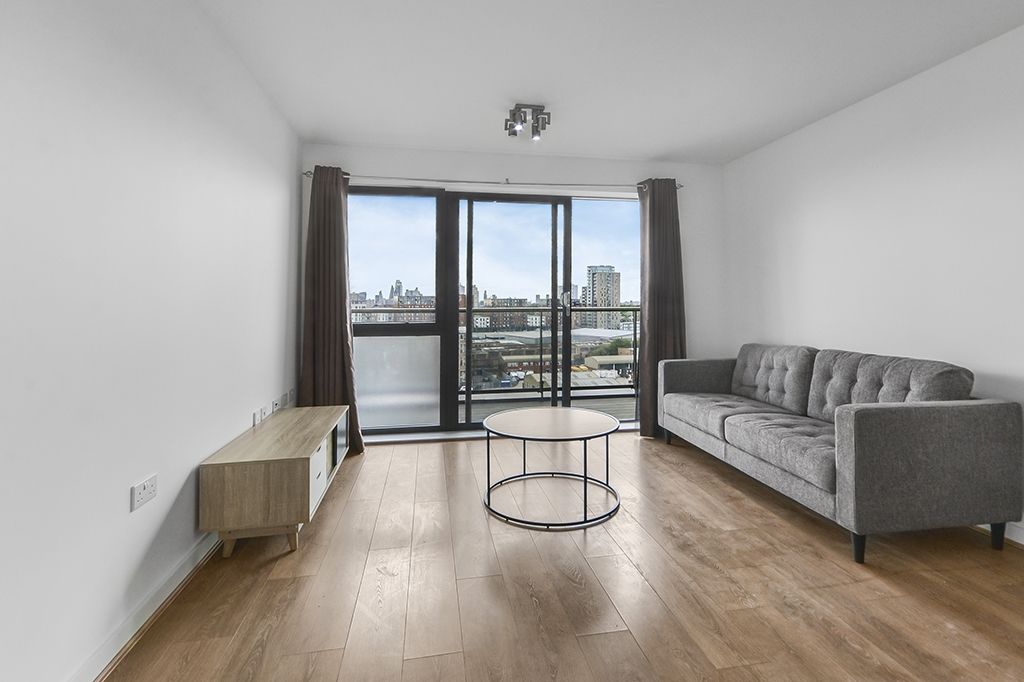 1 bed flat for sale in Tweed Walk, London E14, £400,000