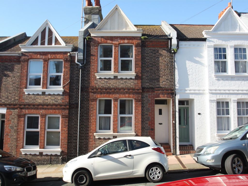 6 bed terraced house to rent in White Street, Brighton BN2, £3,848 pcm