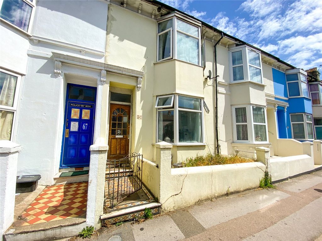 4 bed terraced house to rent in Viaduct Road, Brighton, East Sussex BN1, £2,600 pcm