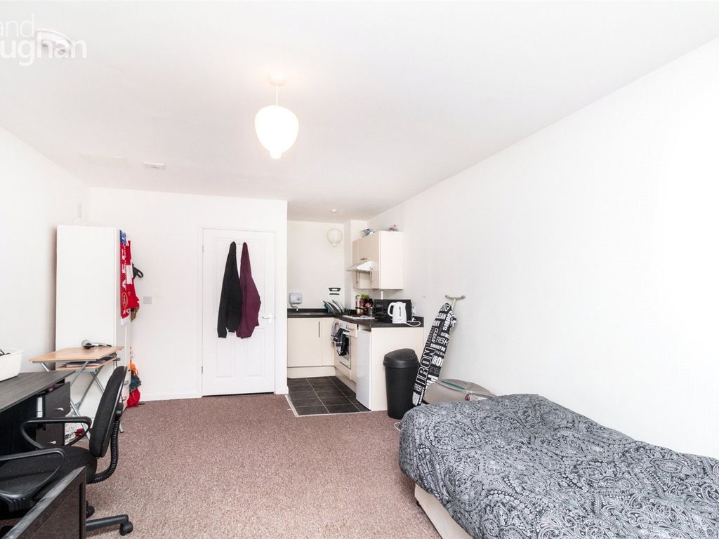 Studio to rent in George Street, Brighton BN2, £1,025 pcm