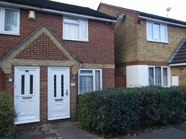 2 bed property to rent in Church Field, Snodland ME6, £1,200 pcm