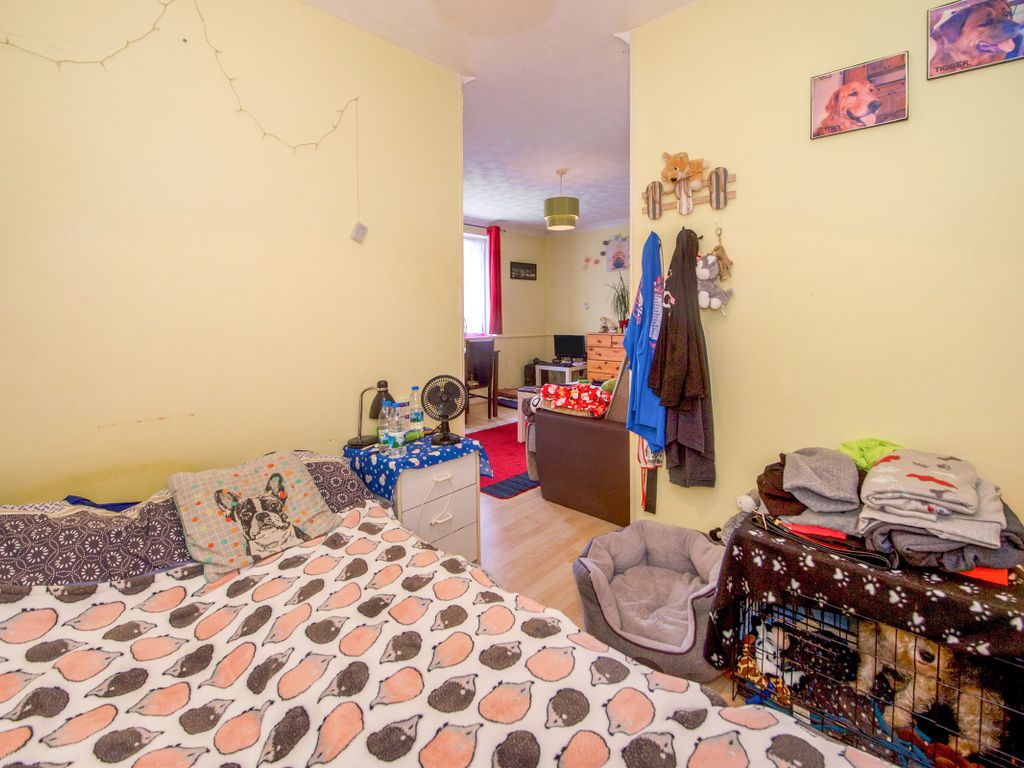 1 bed flat for sale in Bradley Road, Enfield EN3, £205,000