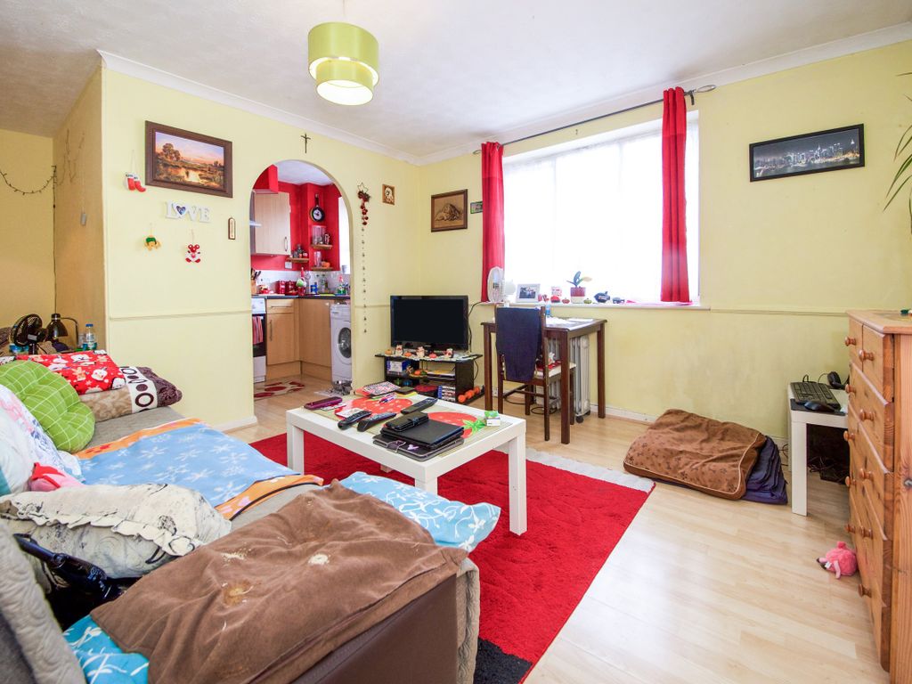 1 bed flat for sale in Bradley Road, Enfield EN3, £205,000