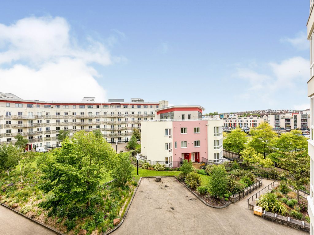 2 bed flat for sale in The Crescent, Hannover Quay, Bristol BS1, £350,000