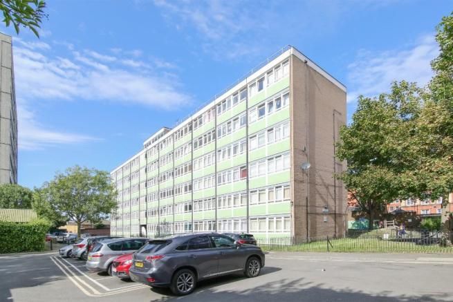 3 bed flat for sale in Netley House, Dallwood Street, Southwark SE5, £385,000