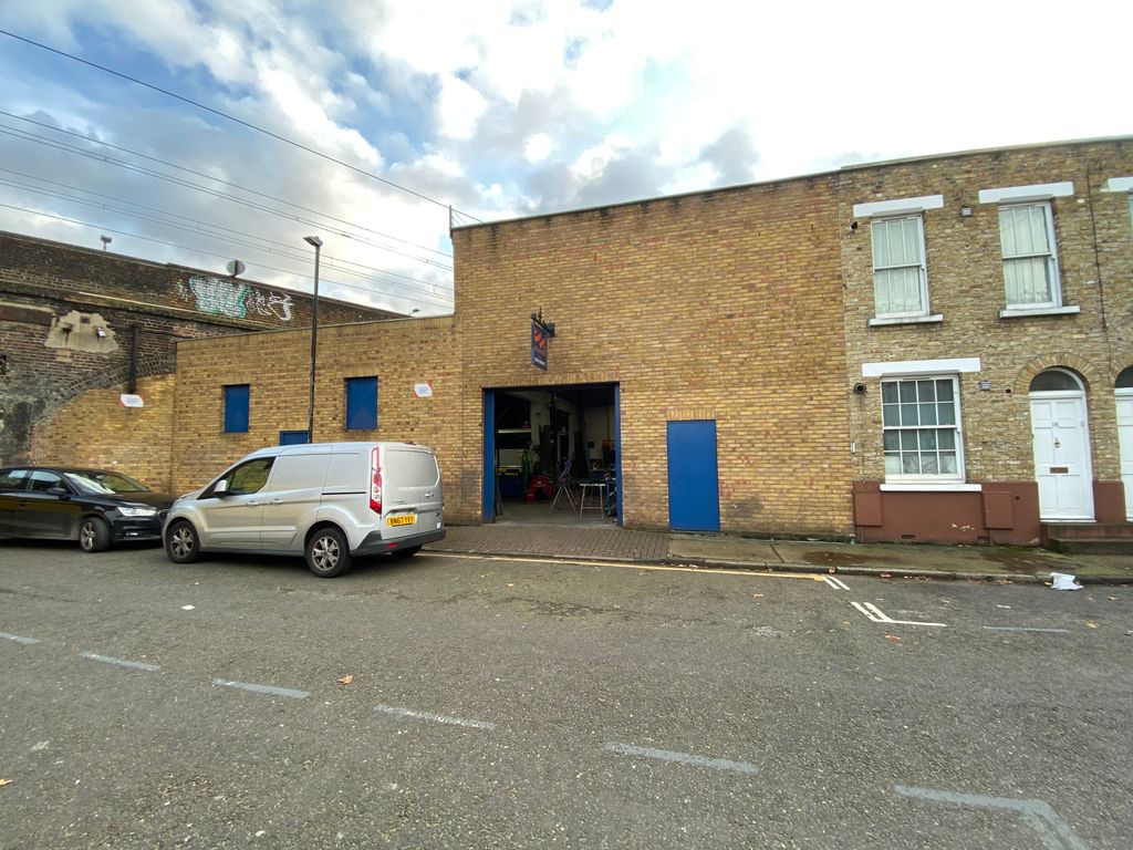 Industrial to let in Railway Arches, Yorkshire Road, London E14, £20,000 pa