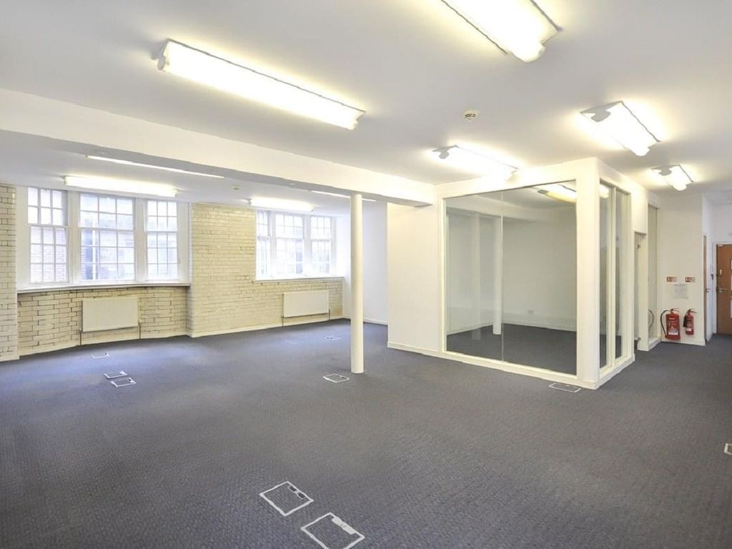 Serviced office to let in 106 Hope Street, Glasgow G2, £2,100 pa