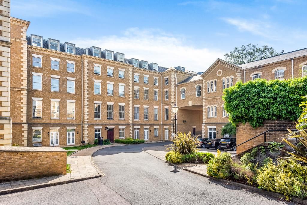 2 bed flat to rent in Barnet, London N11, £2,250 pcm