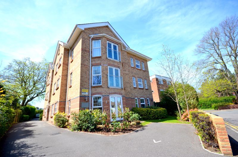 2 bed flat to rent in Trelawney Court, 34 Wellington Road, Bournemouth BH8, £1,250 pcm