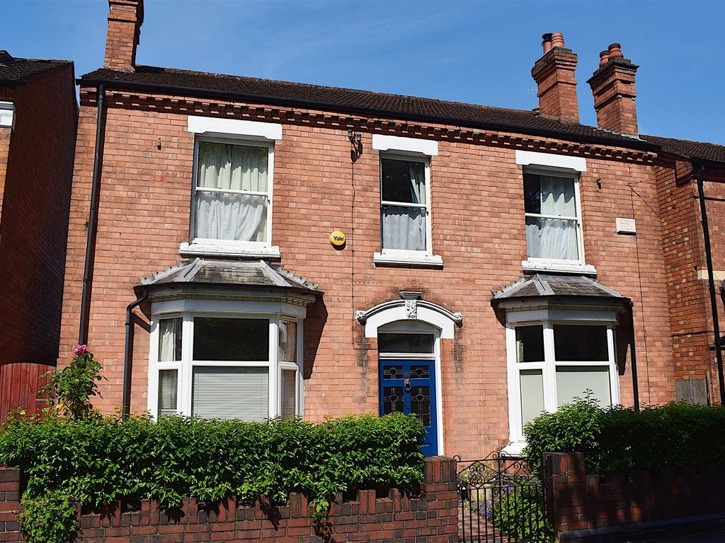 4 bed detached house for sale in Stanley Road, Worcester WR5, £350,000