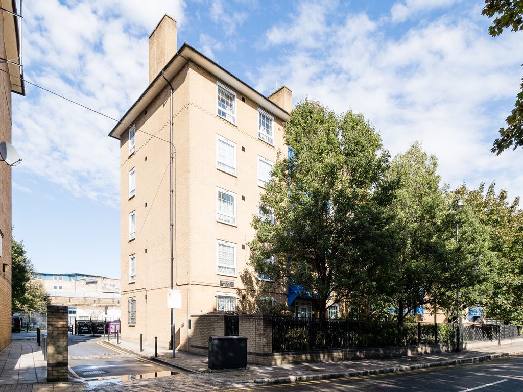 2 bed flat for sale in Grenada House, Limehouse Causeway, Westferry E14, £345,000