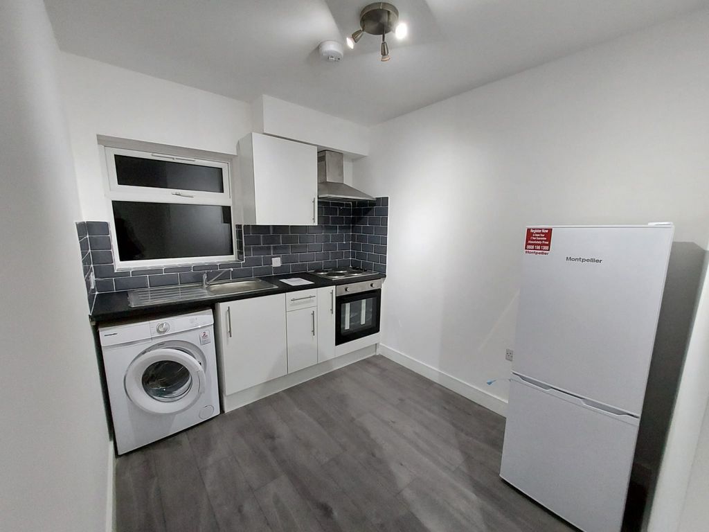 1 bed flat to rent in Park Lane, London N17, £1,100 pcm
