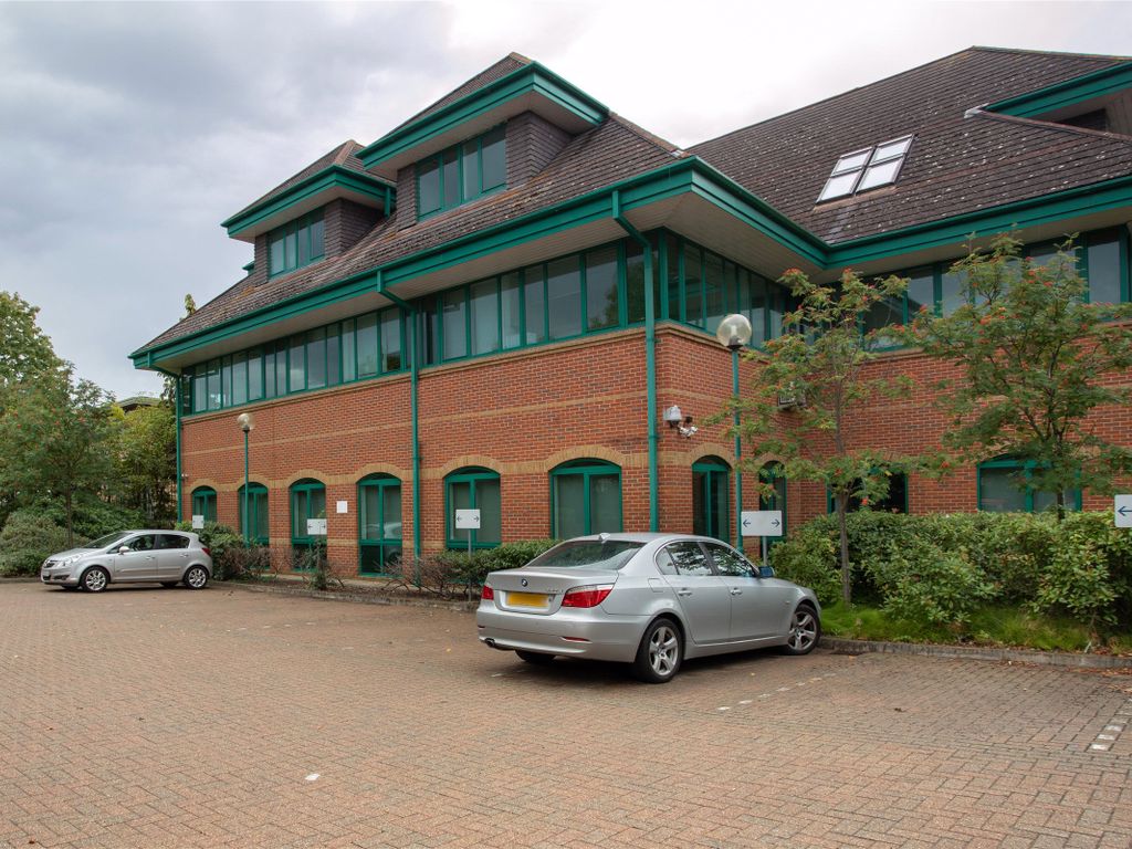 Office to let in Kingston Road, Leatherhead KT22, £2,592 pa