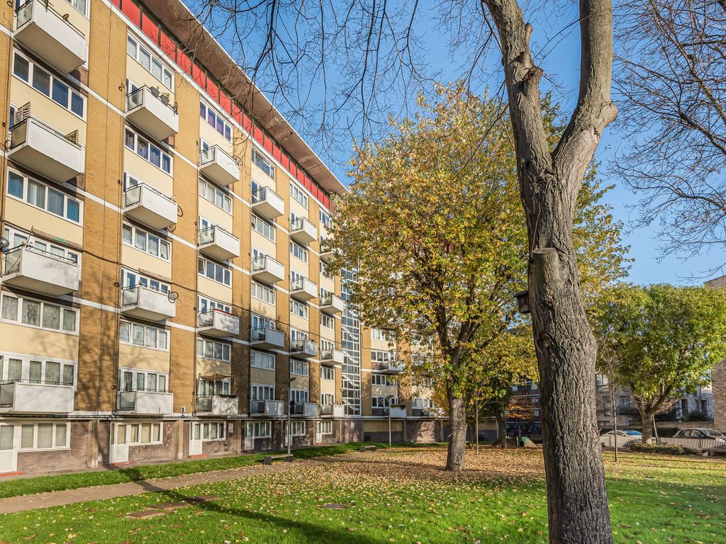 2 bed flat for sale in Canterbury Court, Gorefield Place, London NW6, £420,000