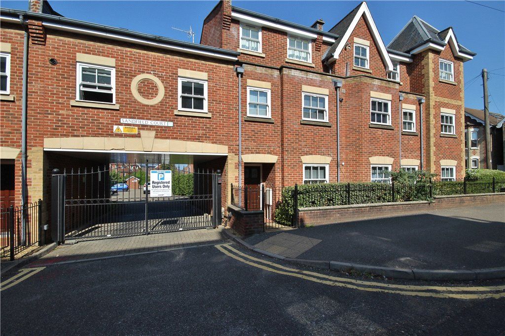 2 bed flat to rent in Sandfield Court, The Bars, Guildford, Surrey GU1, £1,800 pcm