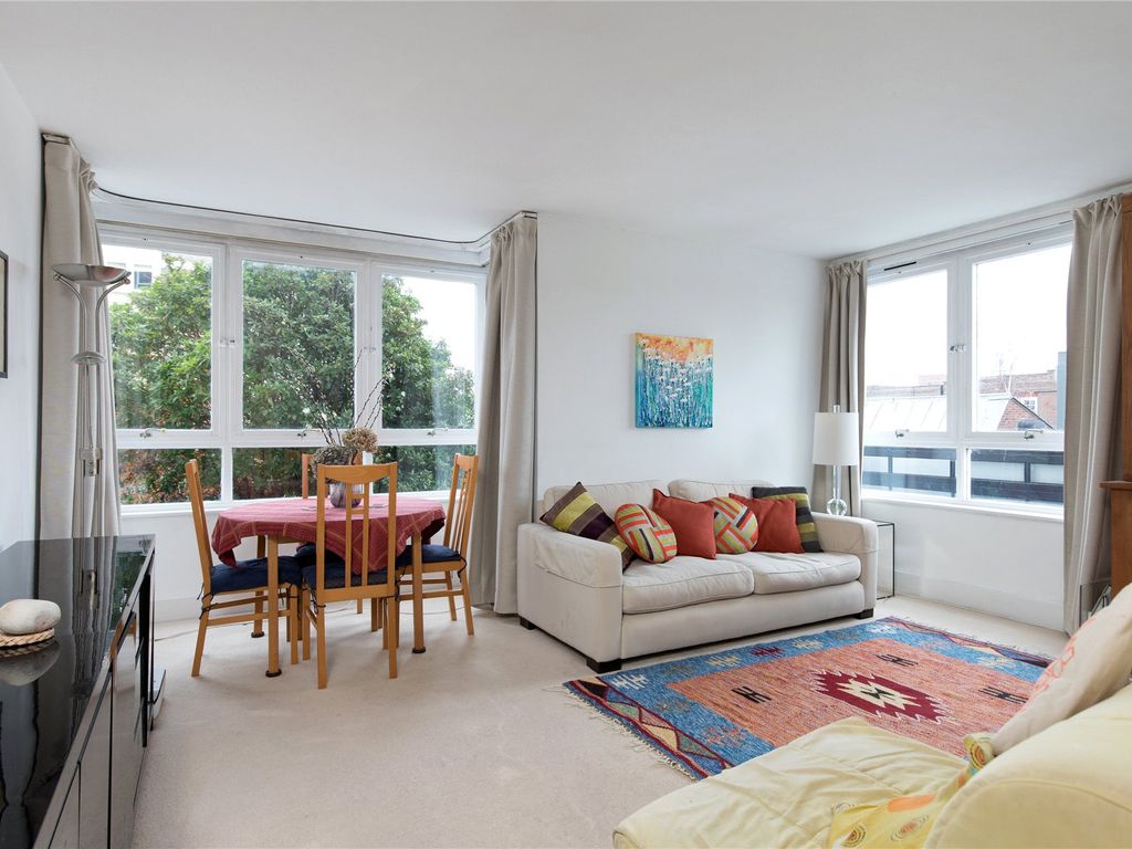 1 bed flat for sale in Chelsea Towers, Chelsea Manor Gardens, Chelsea SW3, £365,000