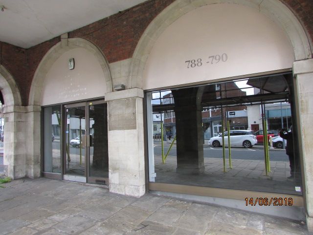 Office to let in Finchley Road, Temple Fortune NW11, £39,000 pa