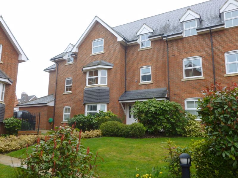 2 bed flat to rent in Gowers Yard, Tring HP23, £1,195 pcm