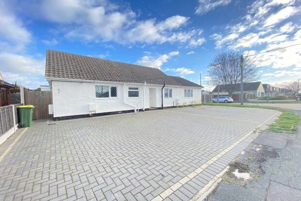 2 bed bungalow to rent in Harewood Avenue, Rochford SS4, £1,500 pcm