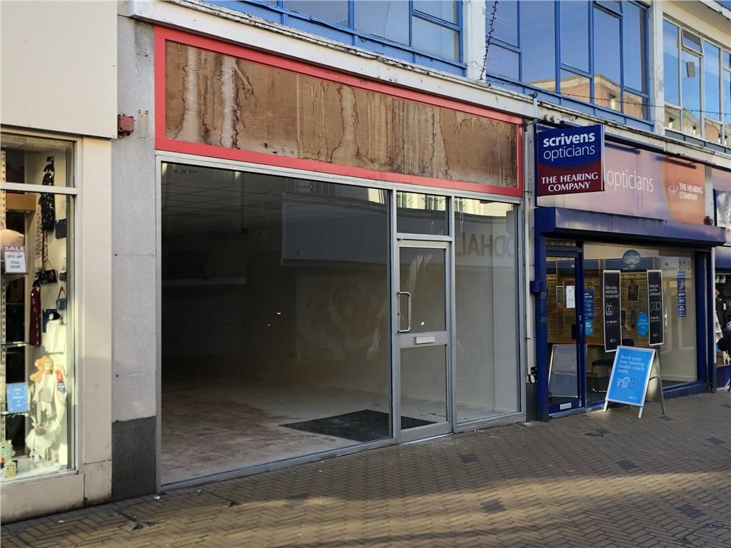 Retail premises to let in 15 Market Street, Barnsley, South Yorkshire S70, Non quoting
