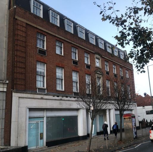 Office to let in Bank House, 1-3 High Street, Hampton Wick KT1, £175,000 pa