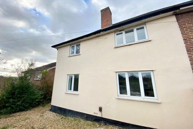 4 bed property to rent in Woodside Road, Guildford GU2, £2,500 pcm