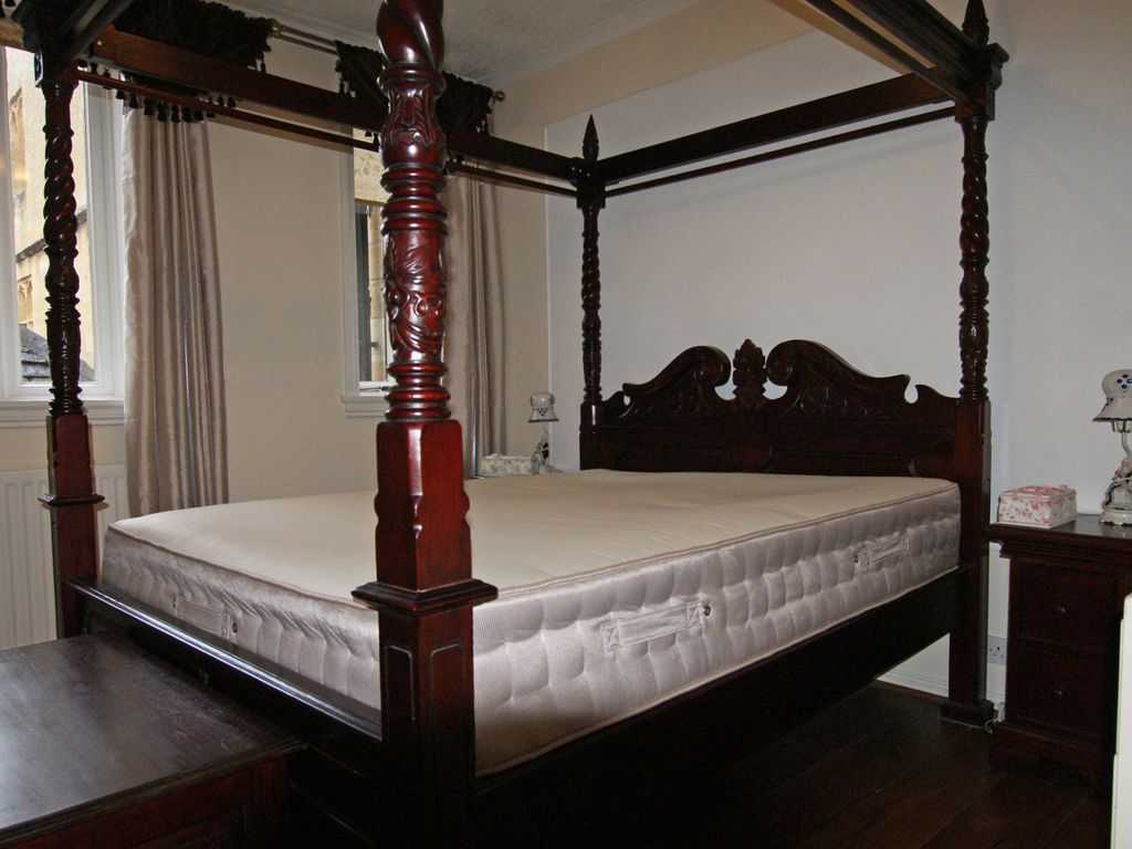 1 bed flat for sale in Brockhampton Park, Cheltenham GL54, £360,000
