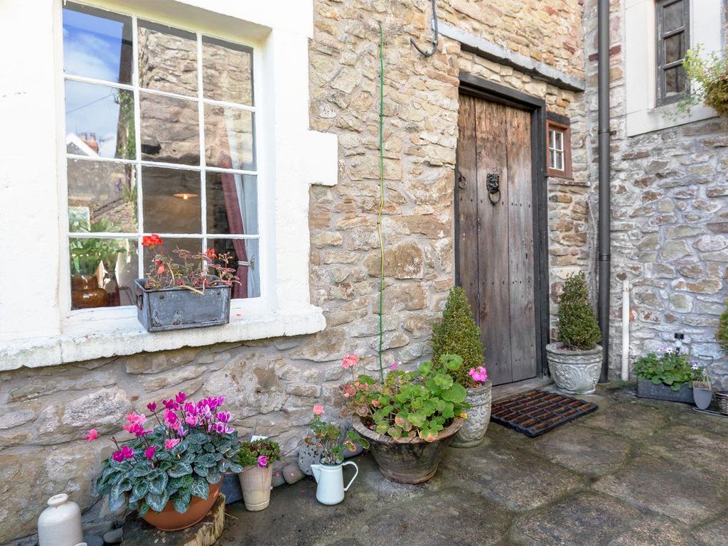 2 bed cottage to rent in High Street, Frome BA3, £875 pcm