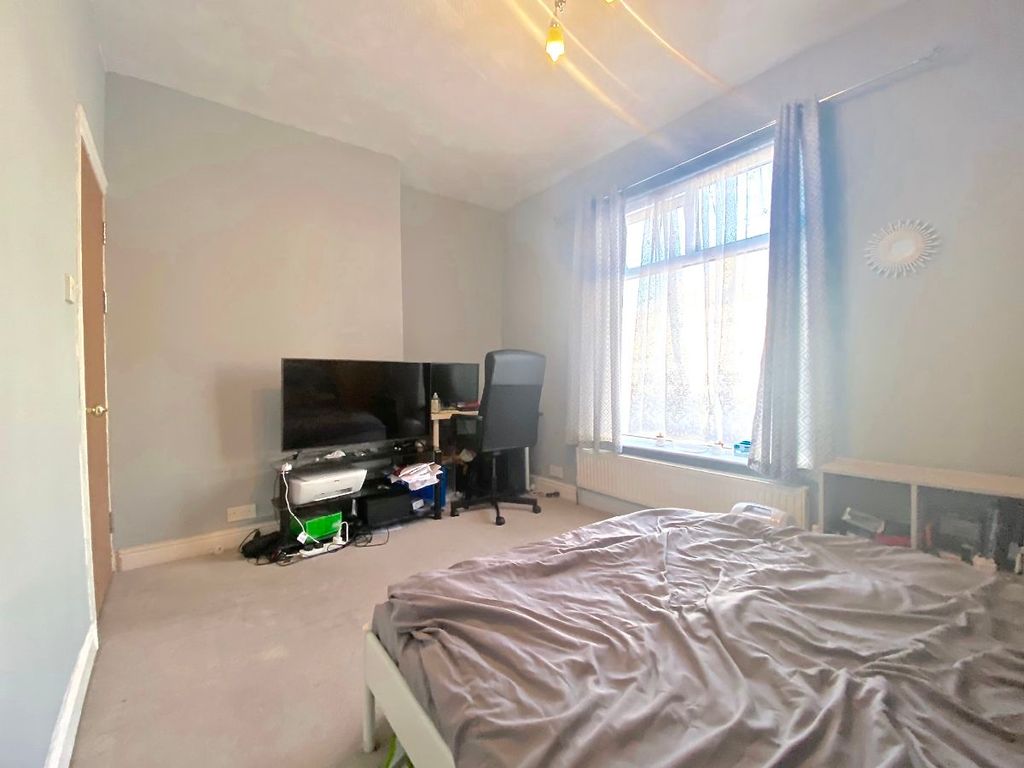 4 bed terraced house to rent in City Road, Sheffield S2, £399 pcm