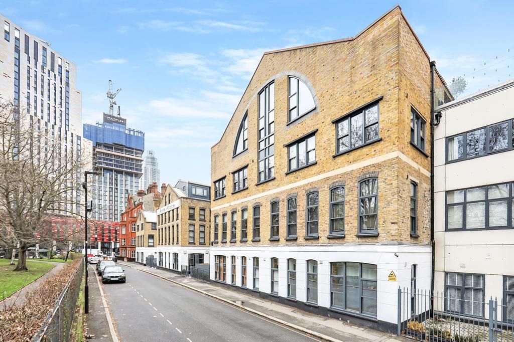 1 bed flat for sale in Lawn Lane, Vauxhall SW8, £550,000