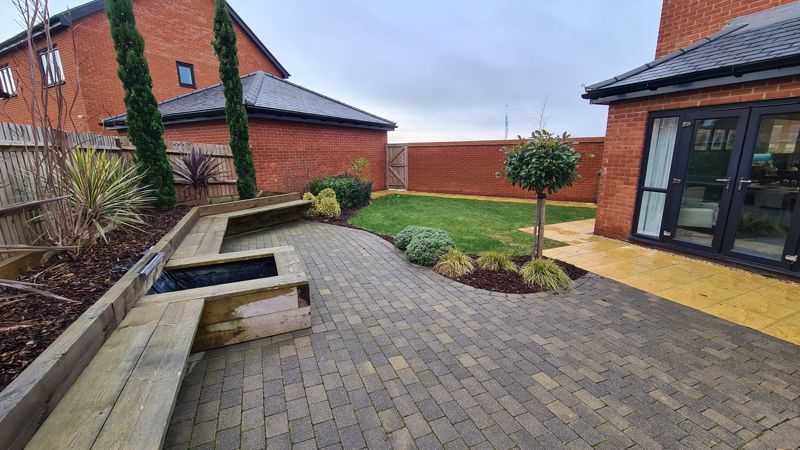 5 bed detached house to rent in Valehouse Close, Peterborough PE7, £2,500 pcm