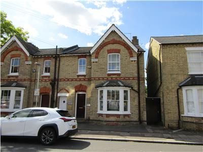 Office to let in First Floor, Grove Place, Bedford MK40, £6,500 pa