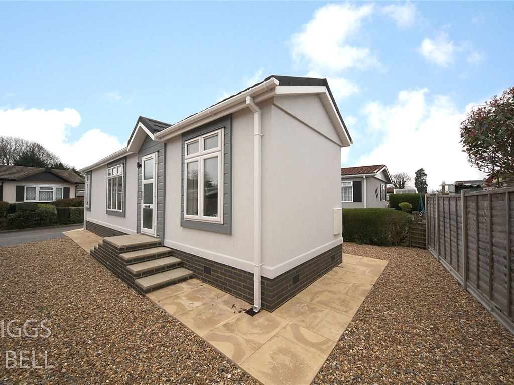 1 bed mobile/park home for sale in Woodside Home Park, Woodside, Luton, Bedfordshire LU1, £160,000