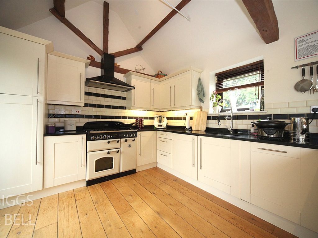 3 bed detached house for sale in Sundon Road, Chalton, Luton LU4, £600,000