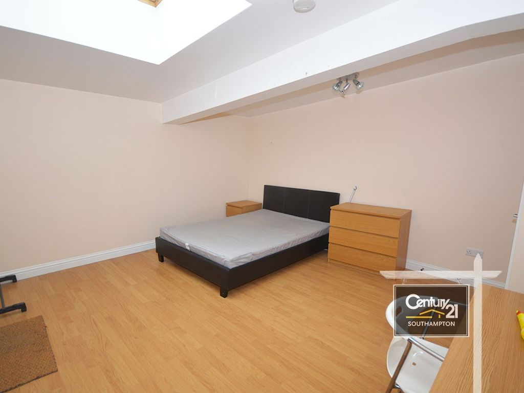4 bed flat to rent in |Ref: R152065|, Chapel Road, Southampton SO14, £2,500 pcm