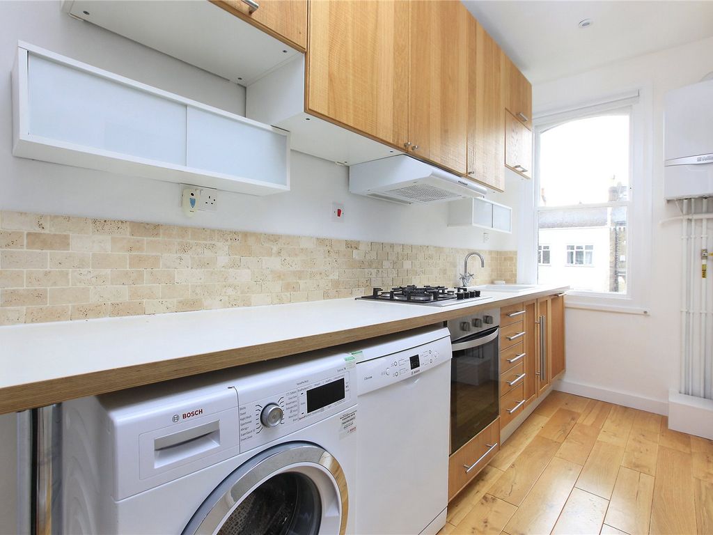 1 bed flat to rent in Union Road, Clapham, London SW4, £1,800 pcm