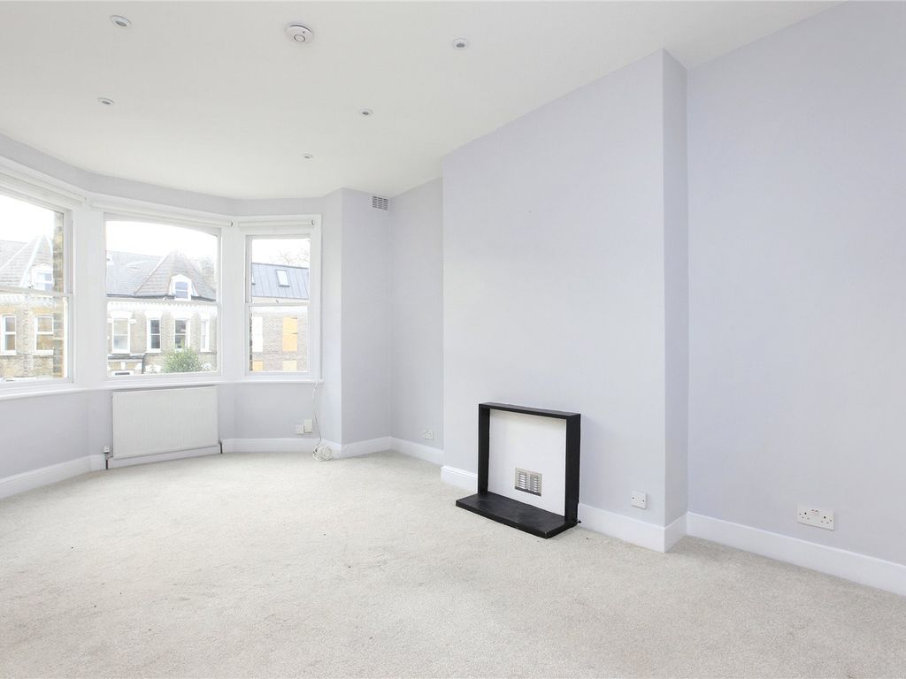 1 bed flat to rent in Union Road, Clapham, London SW4, £1,800 pcm