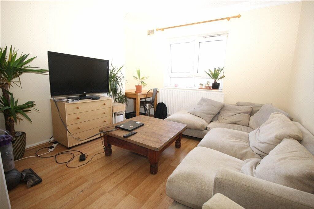 3 bed flat to rent in Arthur Henderson House, Fulham Road, London SW6, £2,550 pcm