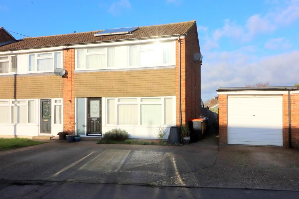 4 bed property for sale in Washbrook Close, Barton Le Clay, Bedfordshire MK45, £375,000